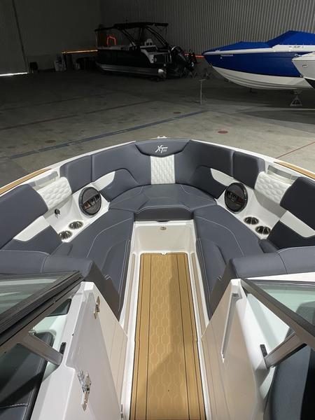 Mastercraft-XT25-LH-24120-2